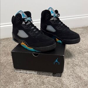 Jordan air Jordan 5 Retro Top Black and Blue Athletic Sneakers